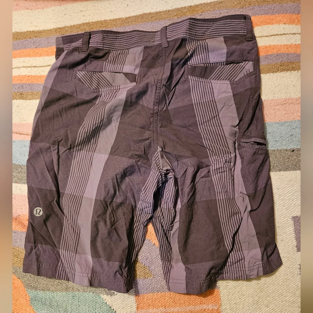 Lululemon Kahuna Shorts size 36 - Picture 6 of 6